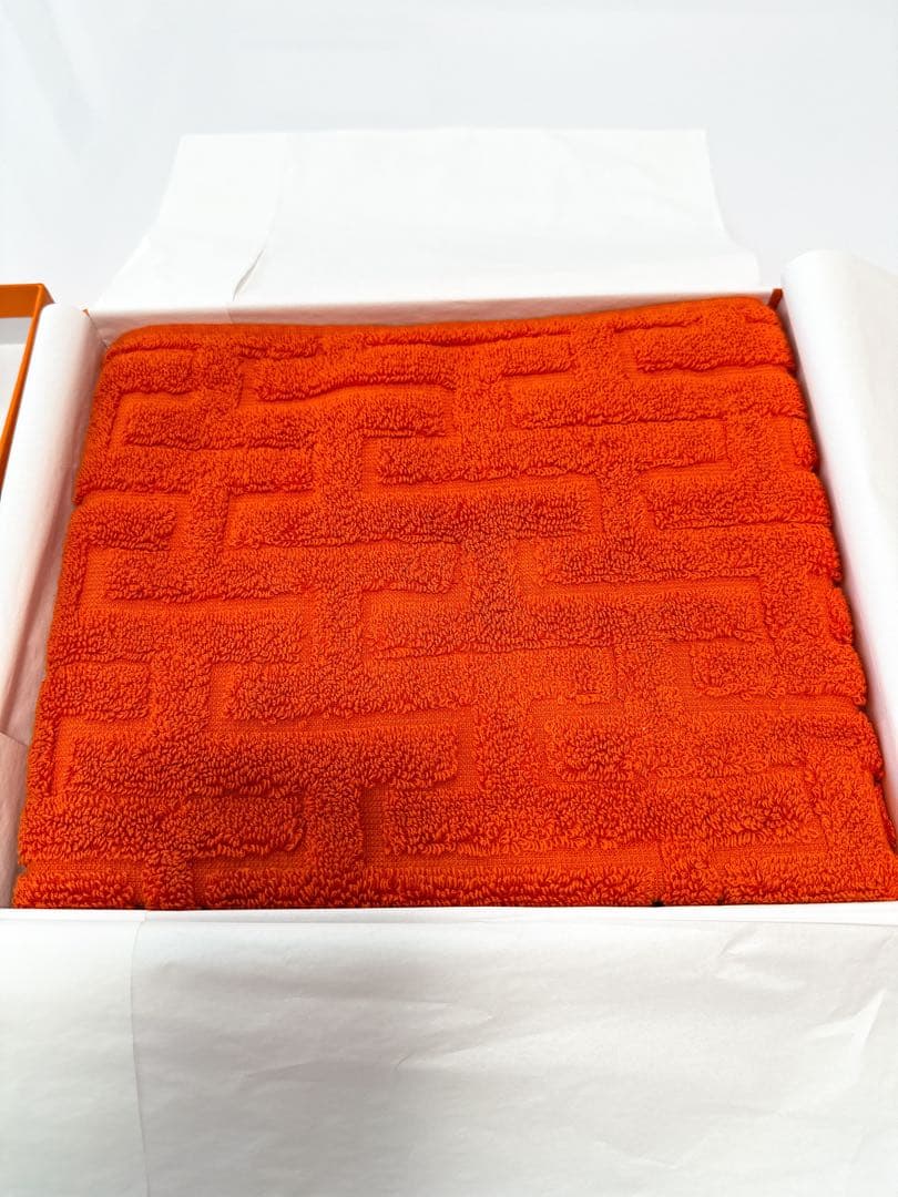 新品・未使用、箱付きHERMES（エルメス）ステアーズ タオル