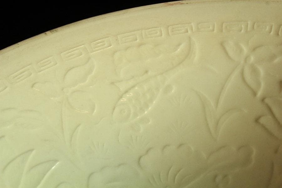 中国美術 白磁 蓮花魚紋 大碗(K-A403)