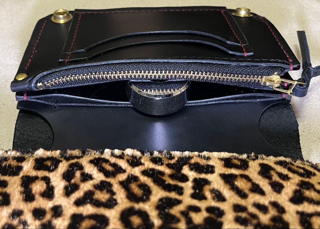 ミドル トラッカーウォレット ポケット部分本革ハラコ豹柄 3層 姫路レザー