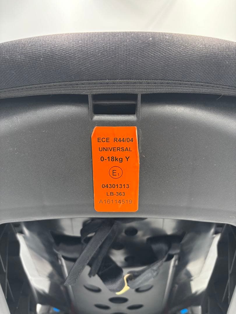 極美品　西松屋 チャイルドシート マムズキャリー・レジェ コンパクト 軽量設計