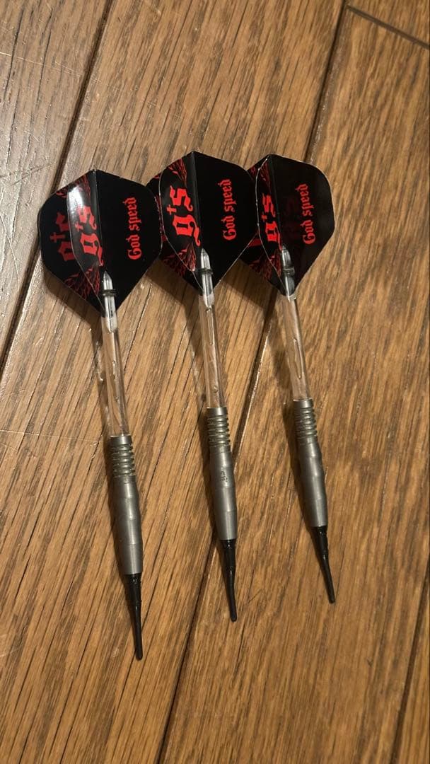 G’sダーツ3本セット 黒と赤のフライト