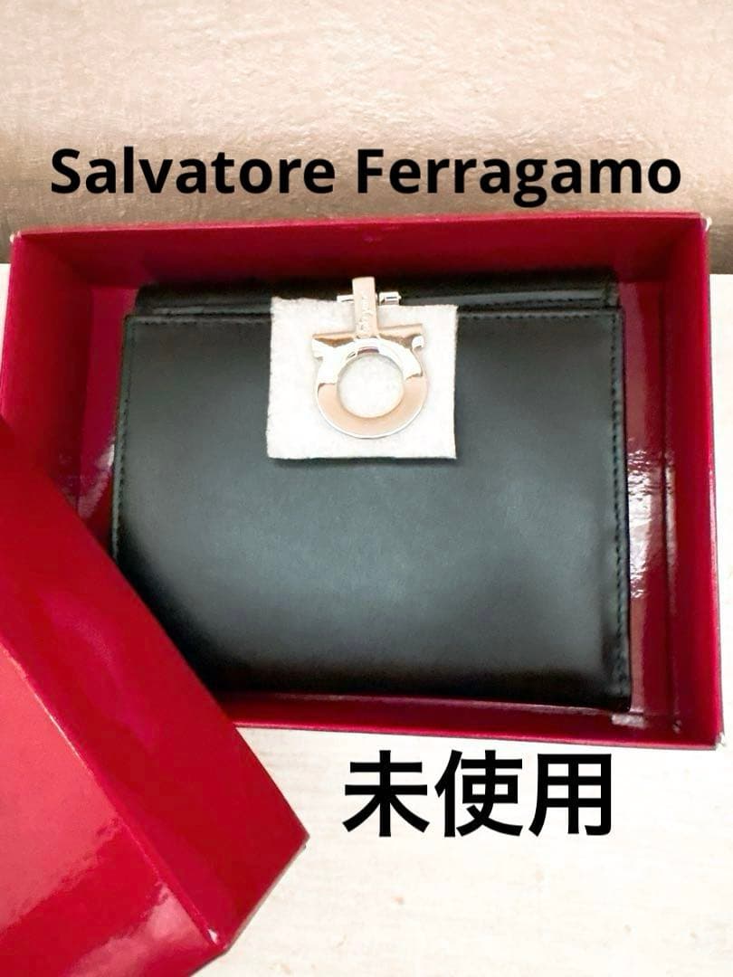 【未使用】フェラガモ 財布　ガンチーニ　二つ折　折財布　サルバトーレフェラガモ