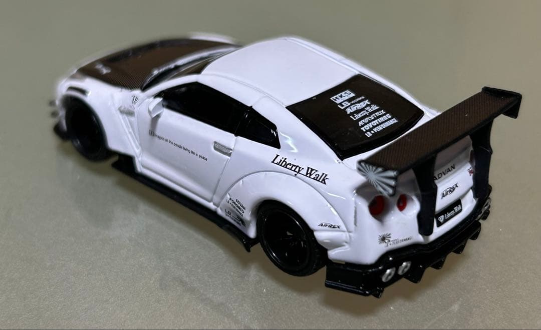 MINIGT 1/64 LBWK ニッサン GT-R 68 R35