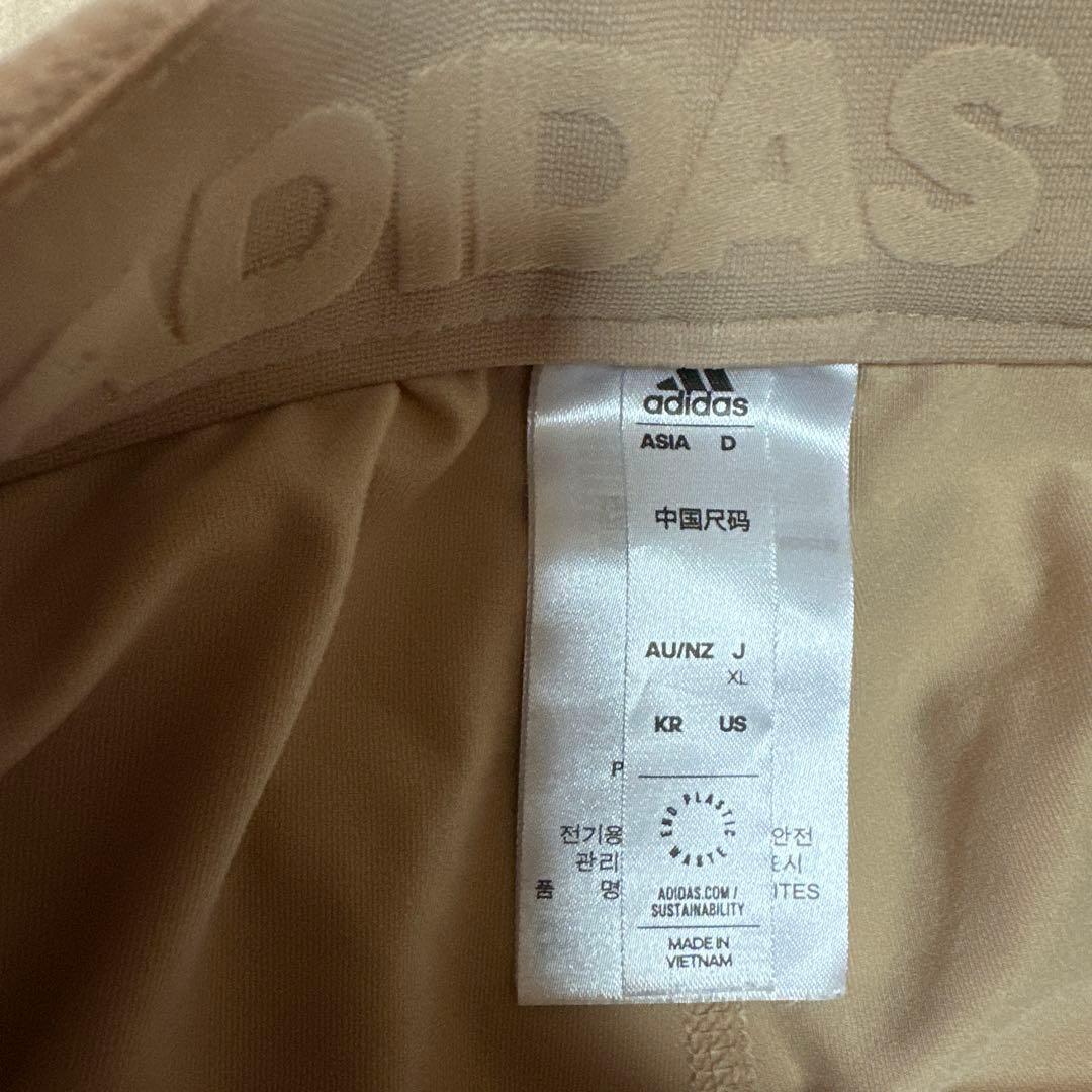 adidas ベージュ ジャケット スカート セットアップ