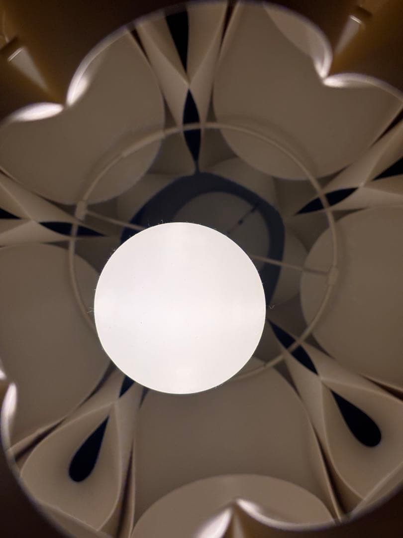 レクリント　照明 リモコンをお付けします。 暖色の電球を使っています。