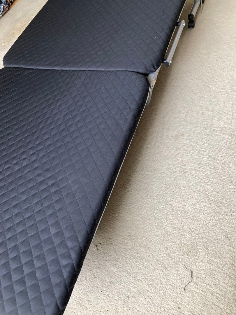 ブラック折りたたみベッド