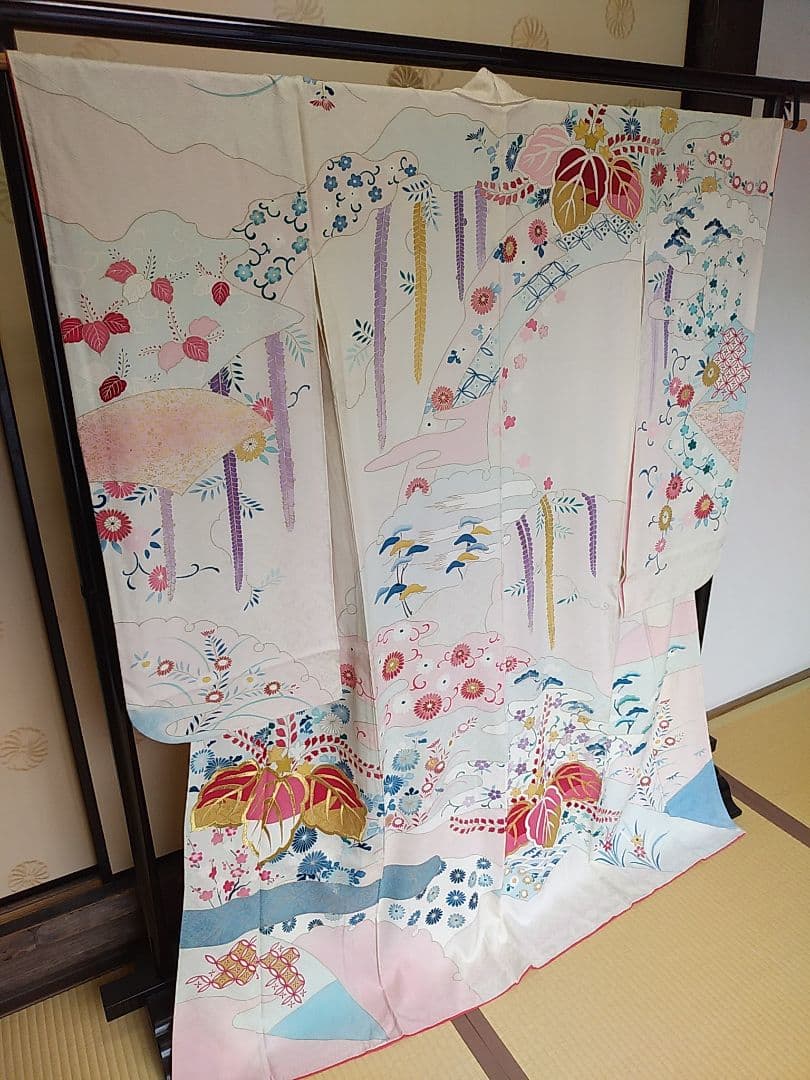 PK-12/25　振袖　白地　花柄　アンティーク調　リメイク　金糸刺繍　金彩