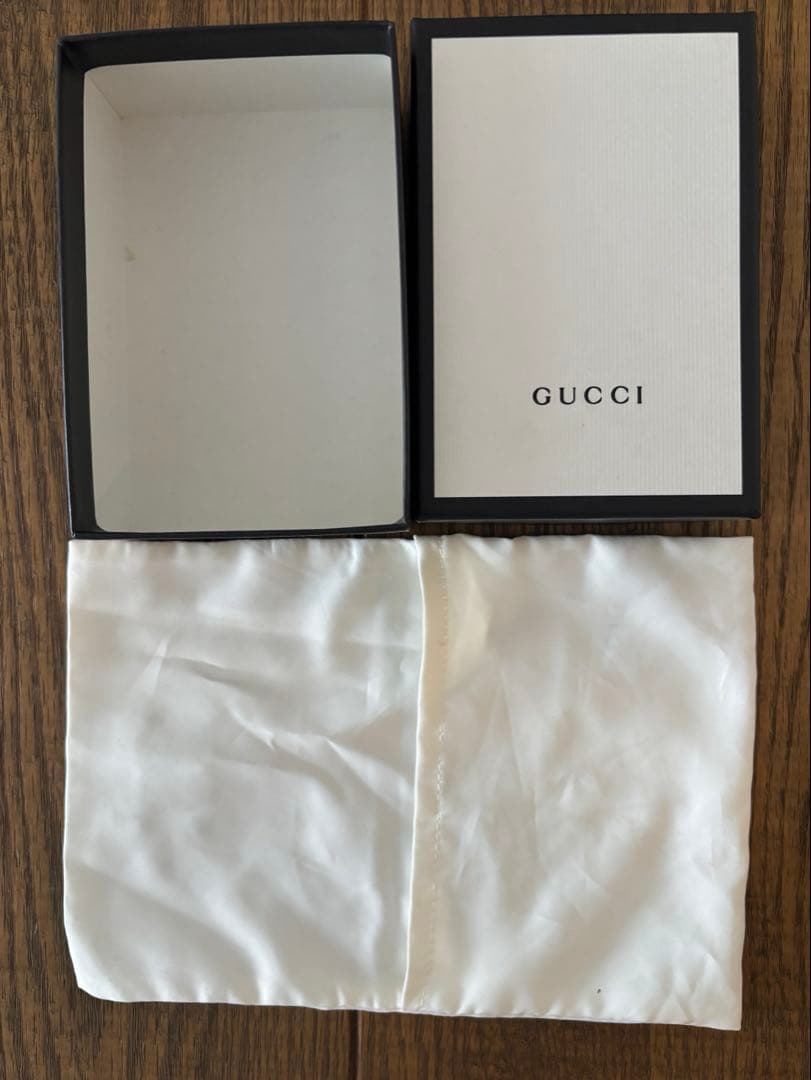 GUCCI ブラック 二つ折り財布 GGロゴ
