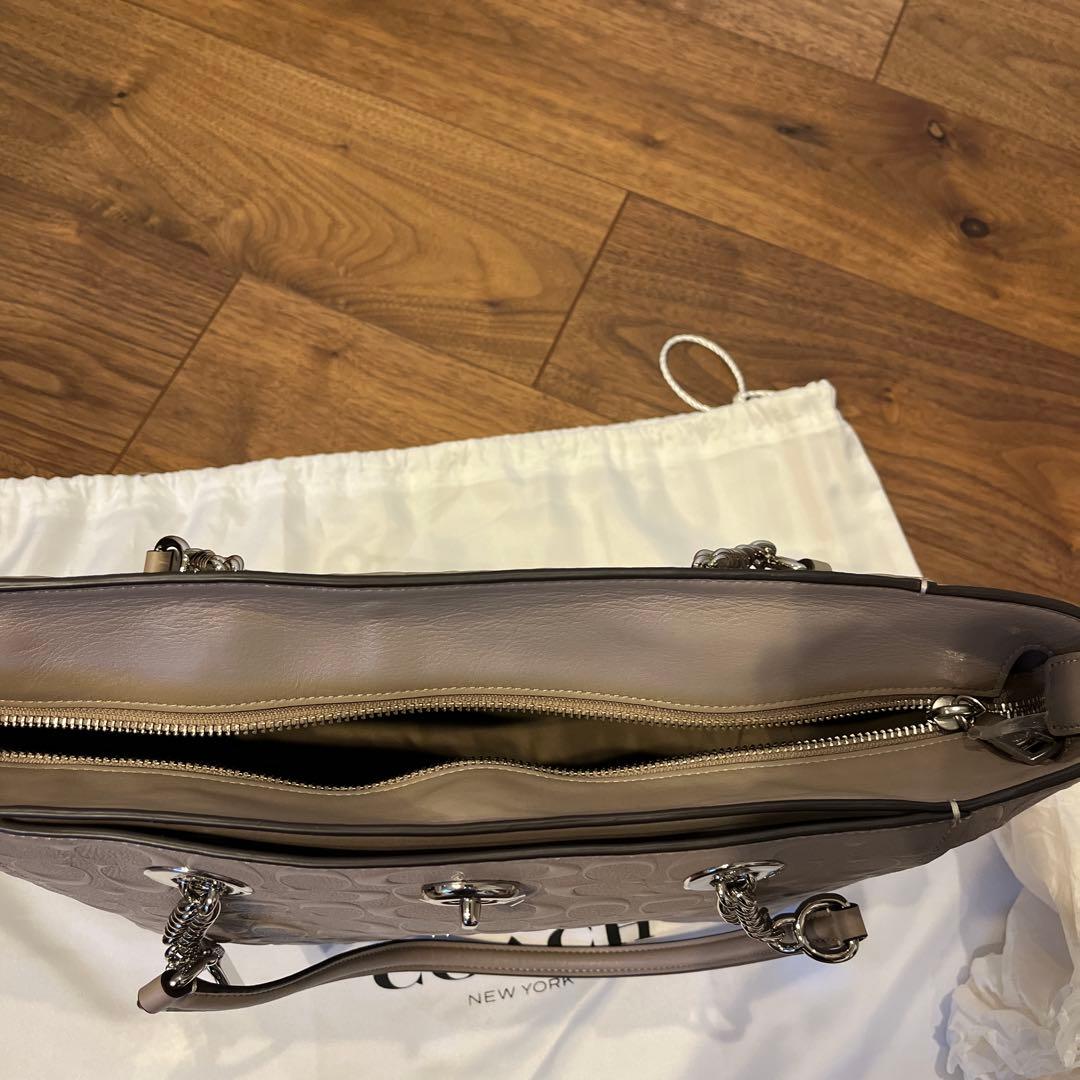 【ハワイで購入】新品COACH エンボス加工 ベージュトートバッグ