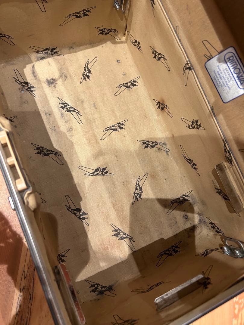 リモワ　シルバー アルミニウム キャリーケース　付属品付き