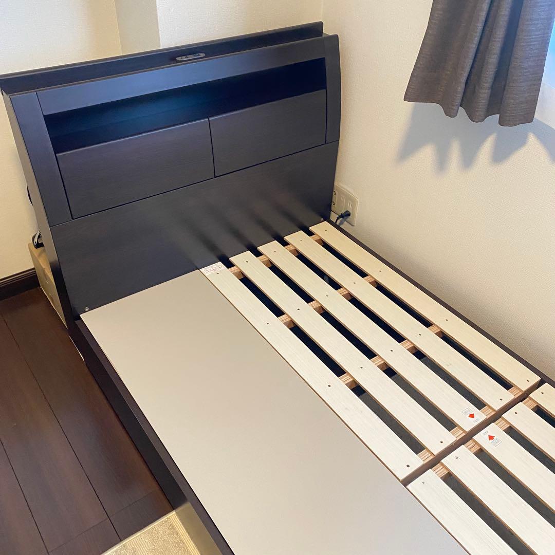 【直接引き取り、解体済み】ニトリ ベッドフレーム シングル　コンセント付　収納有