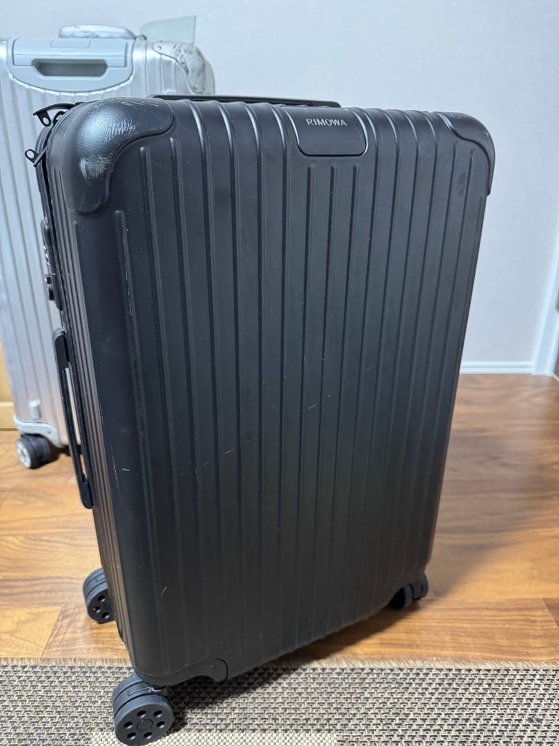 RIMOWA ブラック 中型キャリーケース