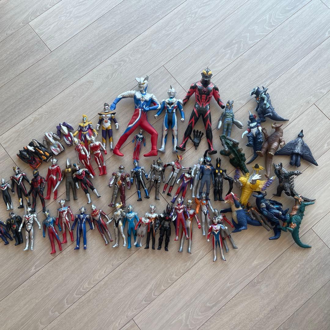 【ウルトラマン　まとめ売り】ソフビ等　キング入り　55個　ボックス付き