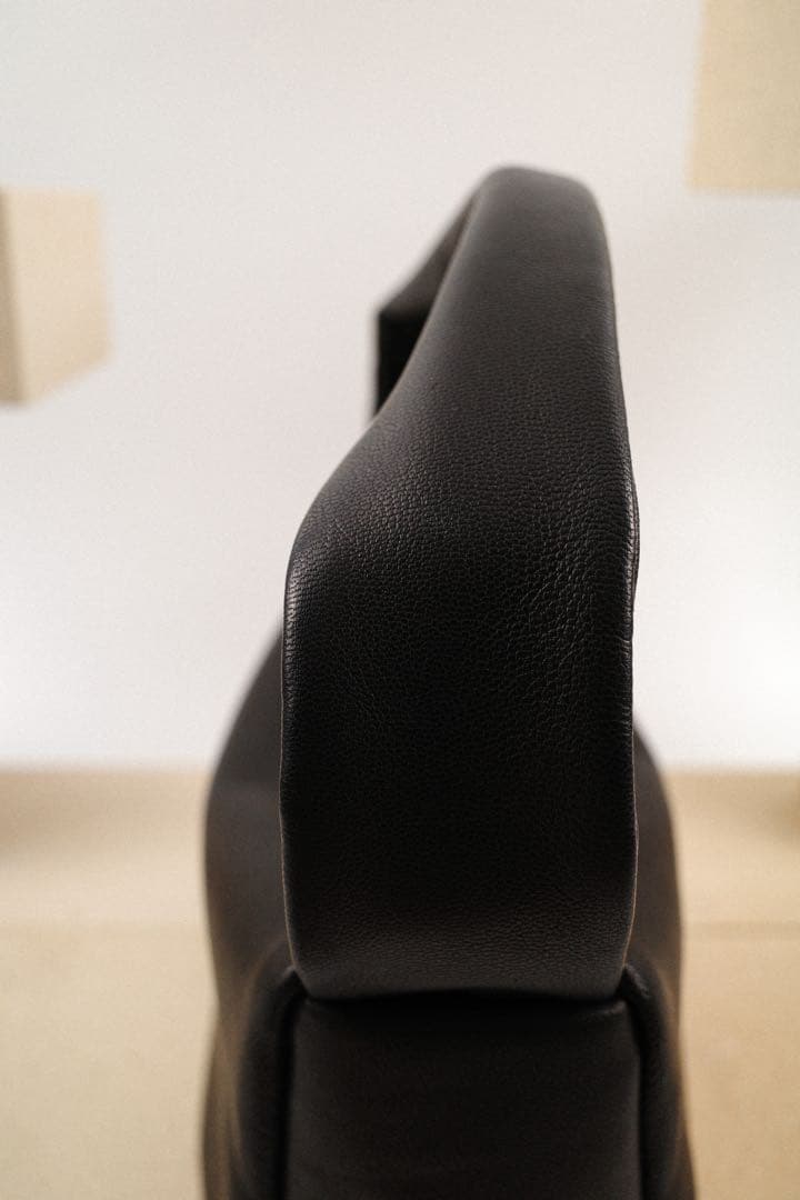 KEESE 黒 レザーショルダーバッグ ジップ Sサイズ ユニセックス