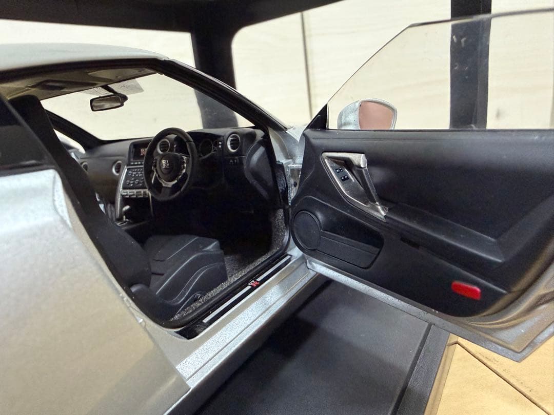 【希少】オートアートミレニアム 1/18 ニッサン GT-R R35 ミニカー