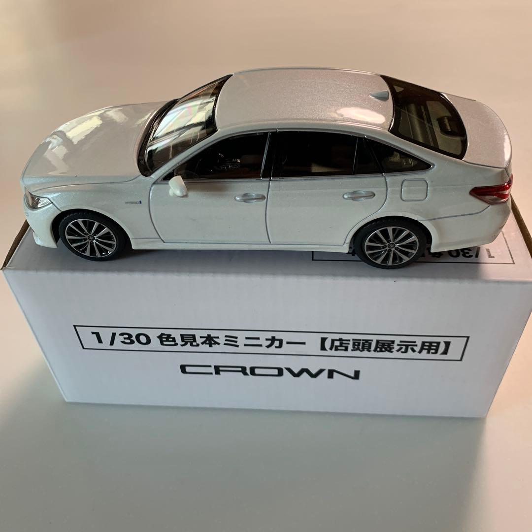 トヨタCROWN 1/30スケールミニカー ホワイト非売品