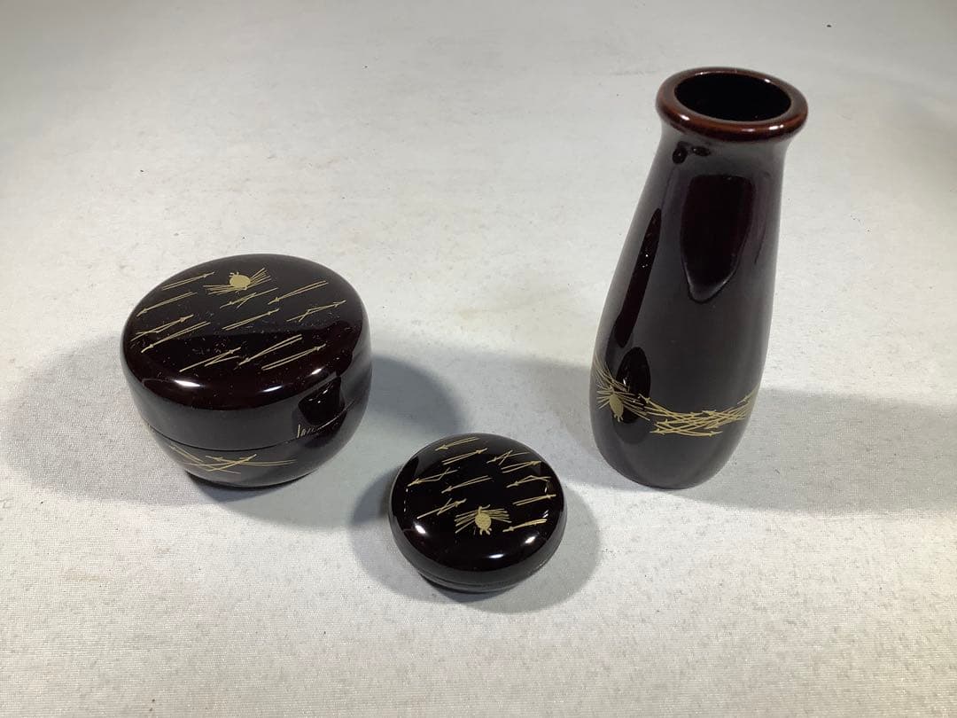 本漆手塗　松笠松葉蒔絵　利休箱　木製溜塗　仁清扇面　手塚桐鳳