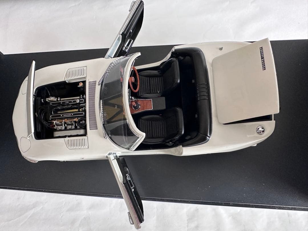 オートアート 1/18トヨタ2000GT 007 ボンドカー