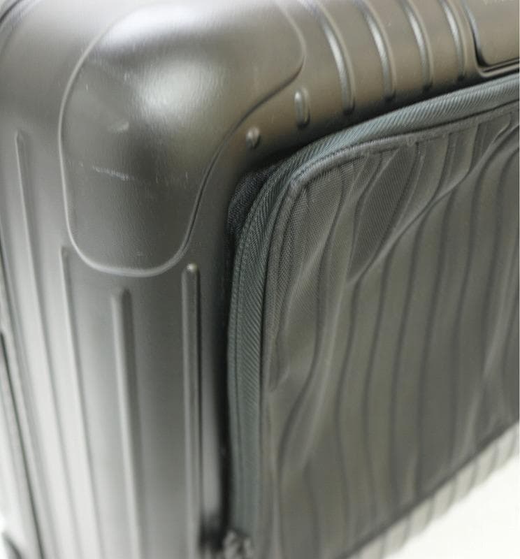 ★極美品 正規品★リモワRIMOWA★エッセンシャルスリーブ コンパクト 4輪★