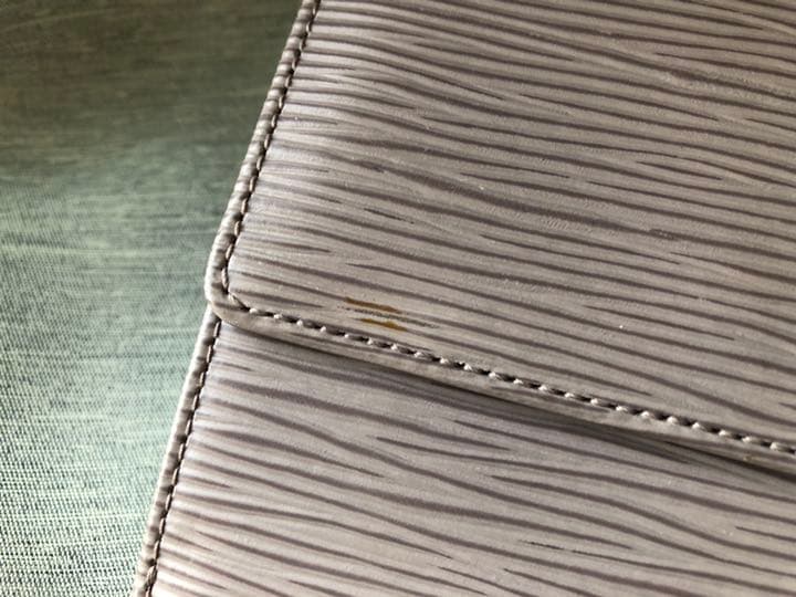 ルイヴィトン エピ 財布　リラ