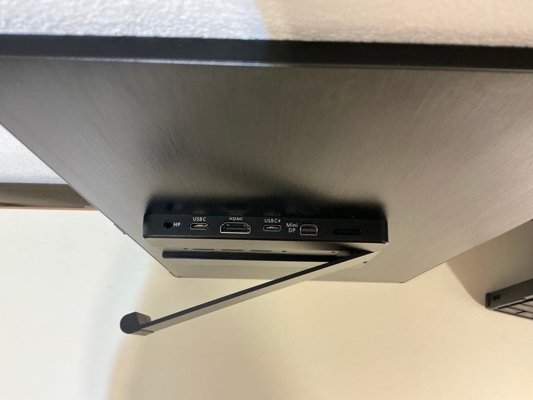 4K有機ELモバイルモニター(OLED) 13.3インチ、タッチパネル対応