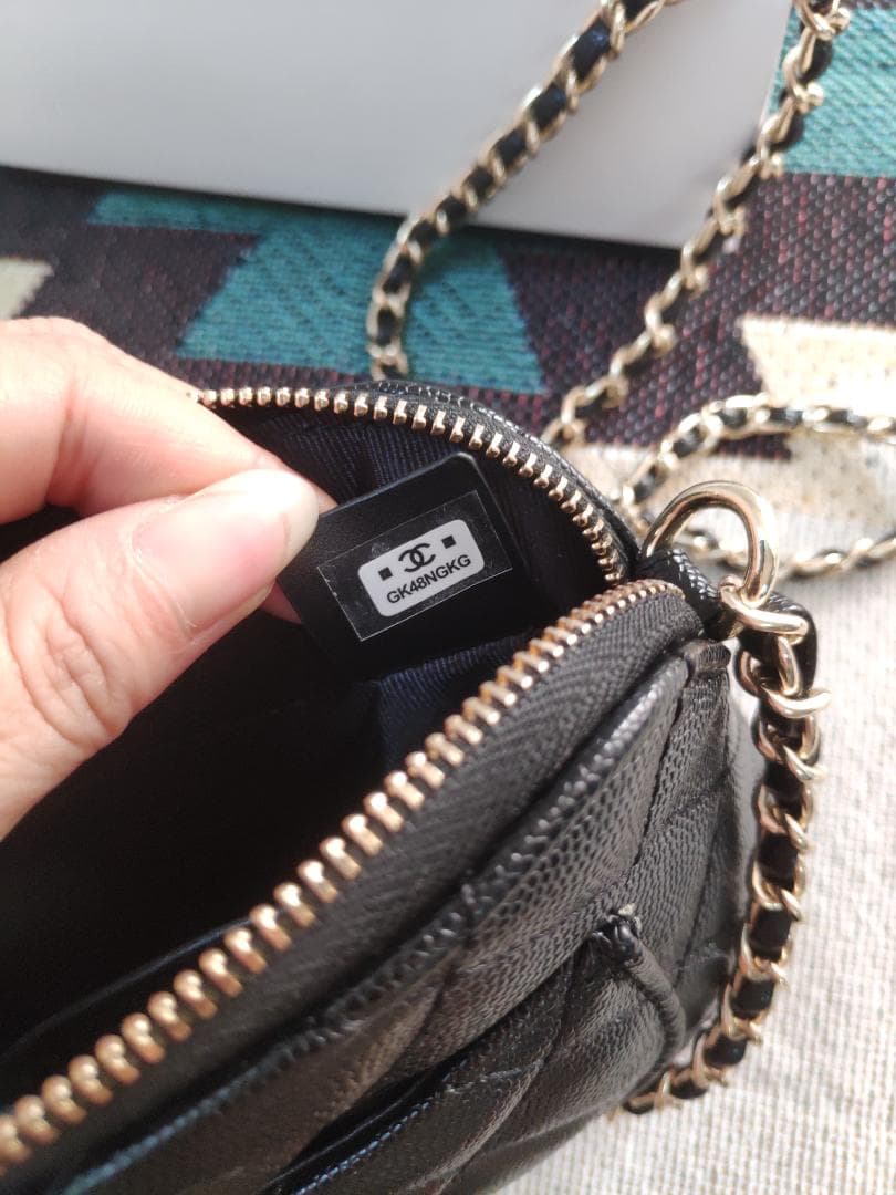 キャビアスキンショルダーバッグ　ゴールドチェーン 黒