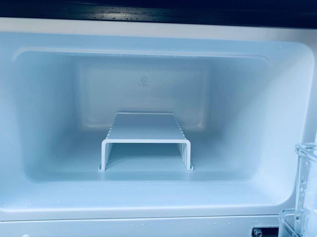 送料設置無料　comfee ノンフロン冷凍冷蔵庫　RCT90BL