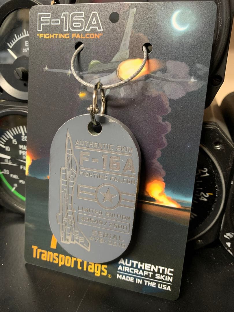 米空軍 戦闘機 F-16 ファイティングファルコン 主翼 タグ キーホルダー