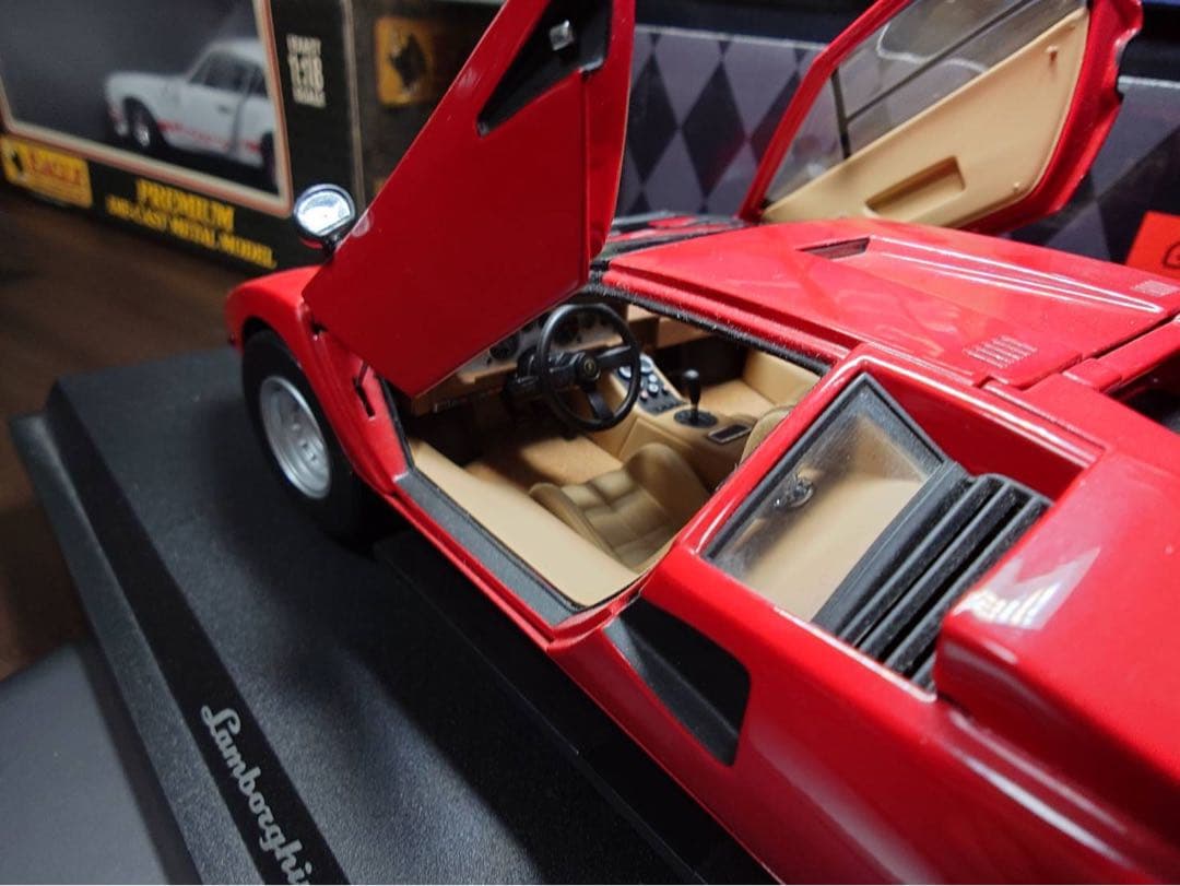 Kyosho 1:18 Lamborghini Countach LP400 赤