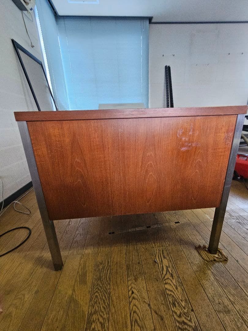 木製モダンデスク 4引き出し付き　大幅値下げ