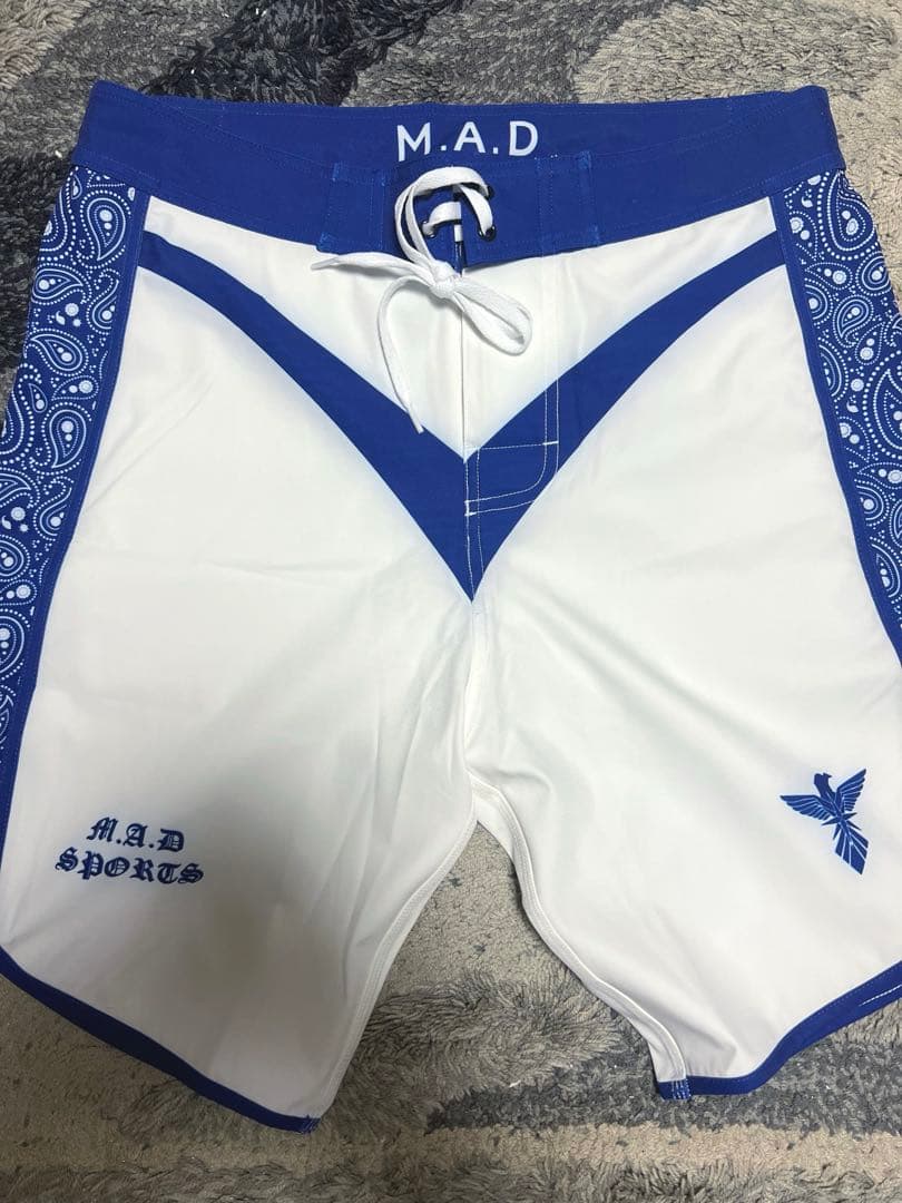 【即完商品】M.A.D ボードショーツ 2022 ホワイト/ネイビー