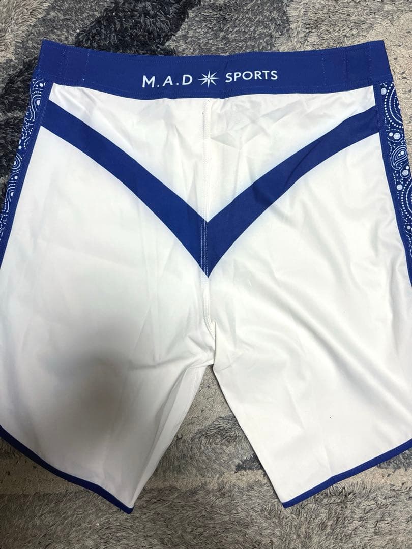 【即完商品】M.A.D ボードショーツ 2022 ホワイト/ネイビー