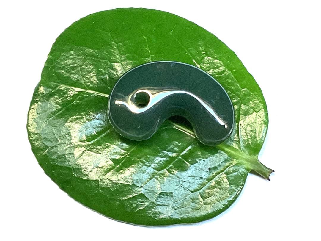 花仙山*出雲石　濃厚青緑色の『碧玉』勾玉50年分の保管品‼️ 別格の透明感　本物を