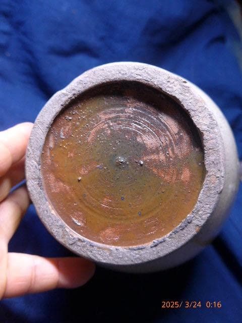 色の良い大きな徳利です。味があります