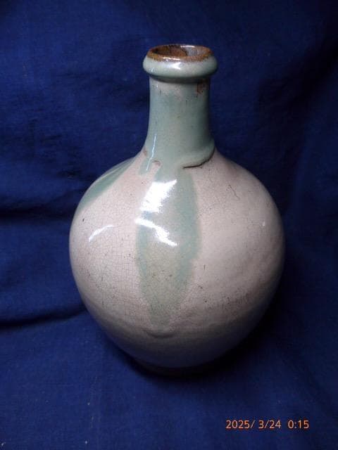 色の良い大きな徳利です。味があります