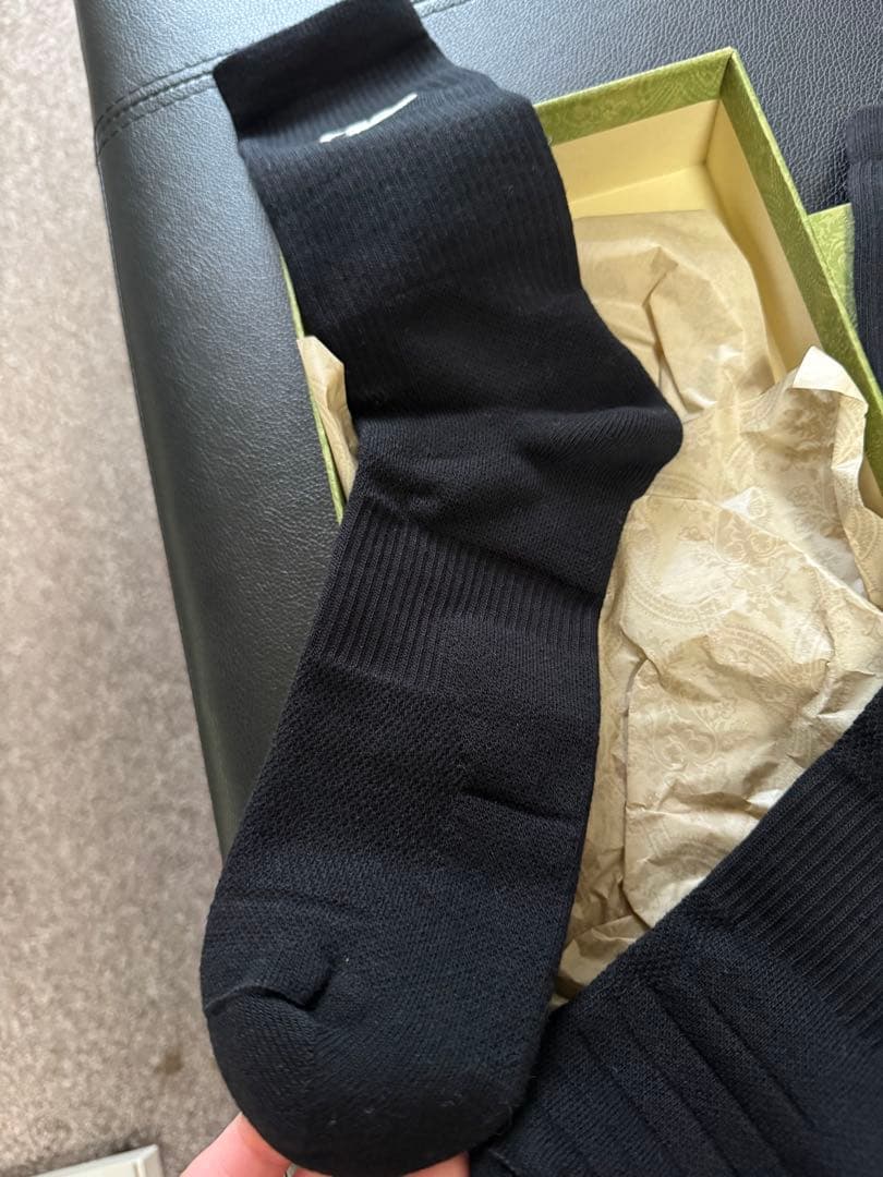 GUCCI ブラックソックス GGロゴ刺繍　Mサイズ