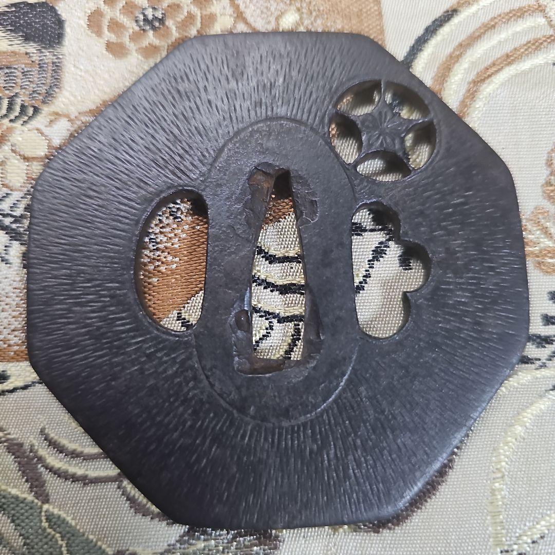 花透図八角形鍔　縦75mm横75mm厚さ4mm　時代物　刀装具