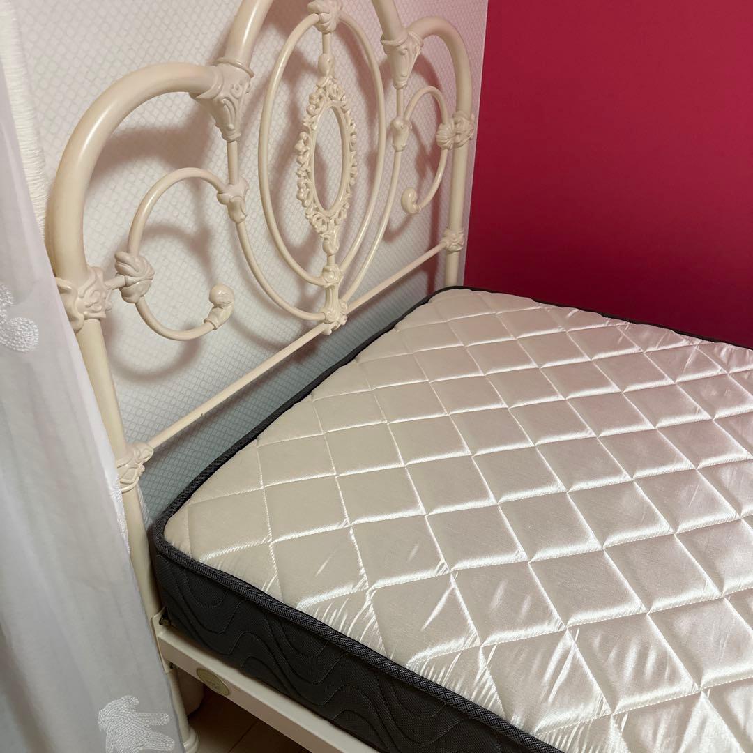 12月6日までお値下げ中　ローラアシュレイ　シングル　ベッドフレーム