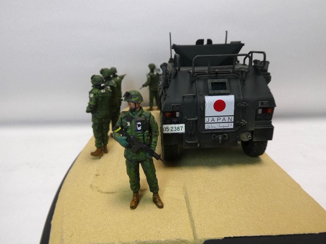 タミヤ 1/35 陸上自衛隊　軽装甲機動車　イラク派遣仕様＆イラク派遣隊員セット