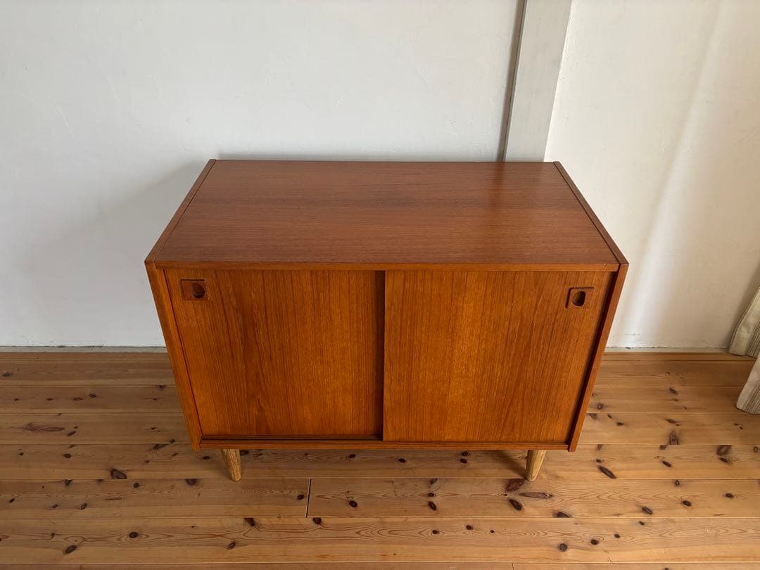 北欧ヴィンテージ　チーク　デンマーク　サイドボードキャビネット