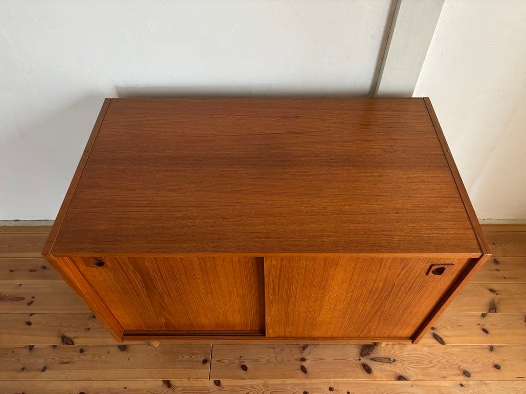 北欧ヴィンテージ　チーク　デンマーク　サイドボードキャビネット