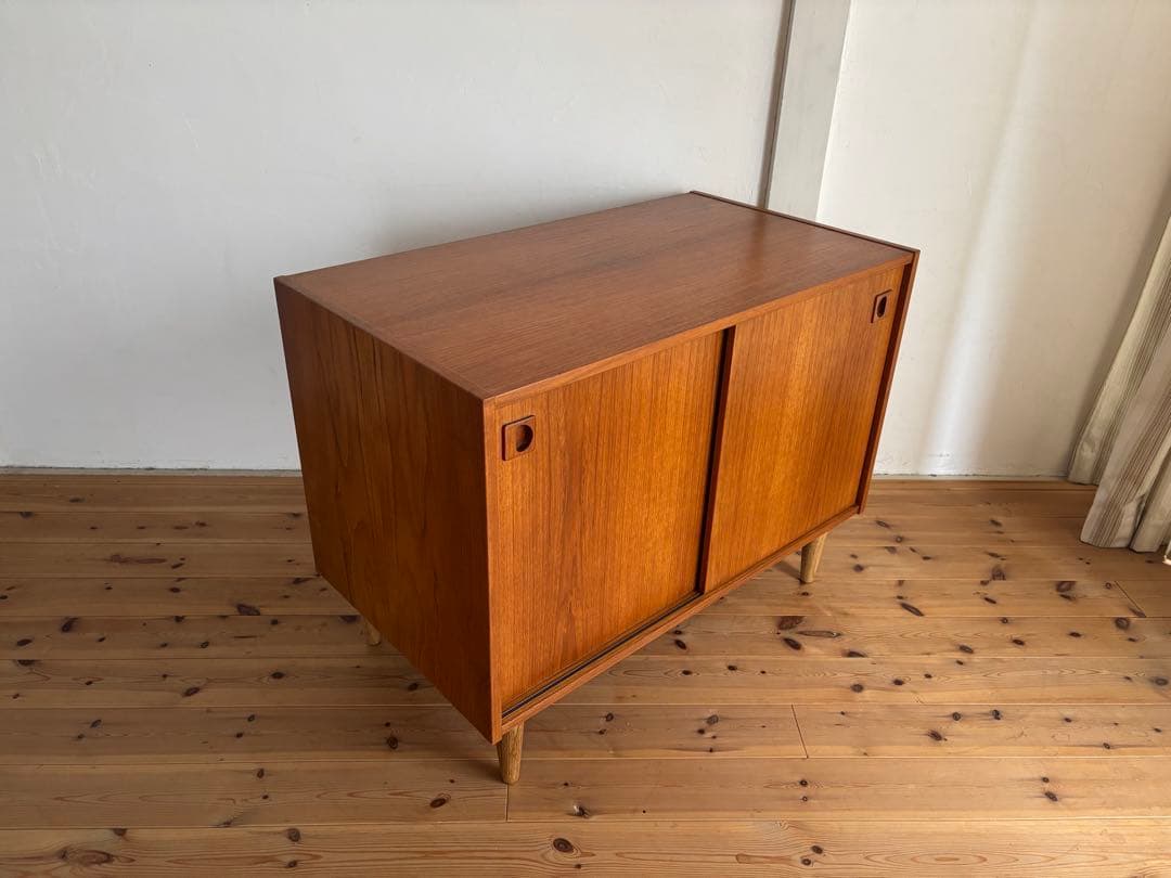 北欧ヴィンテージ　チーク　デンマーク　サイドボードキャビネット