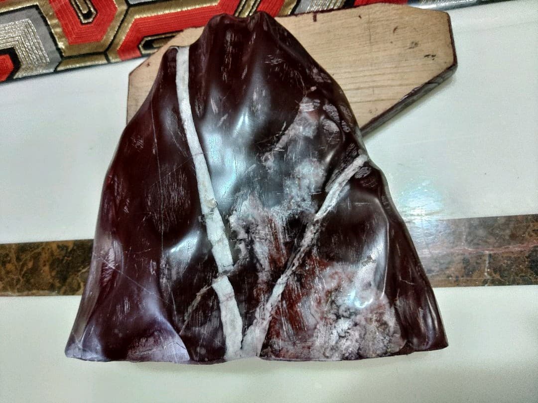 赤玉石　赤石　ビクトリーストーン　V字石　岩石　鑑賞石　かわいいレッドストーン