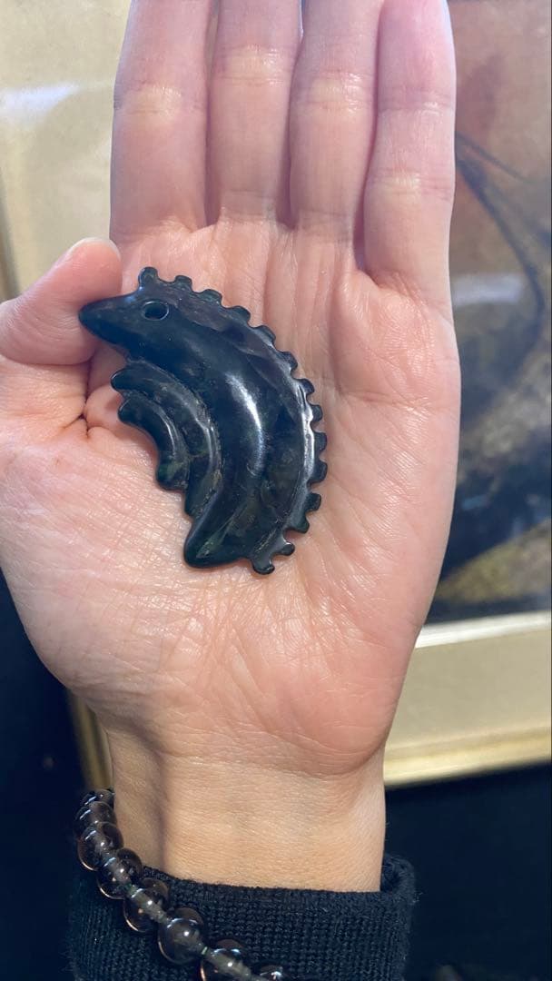 神棚でエネルギー注入済　獣形勾玉 おそらくネフライト？　魔除け