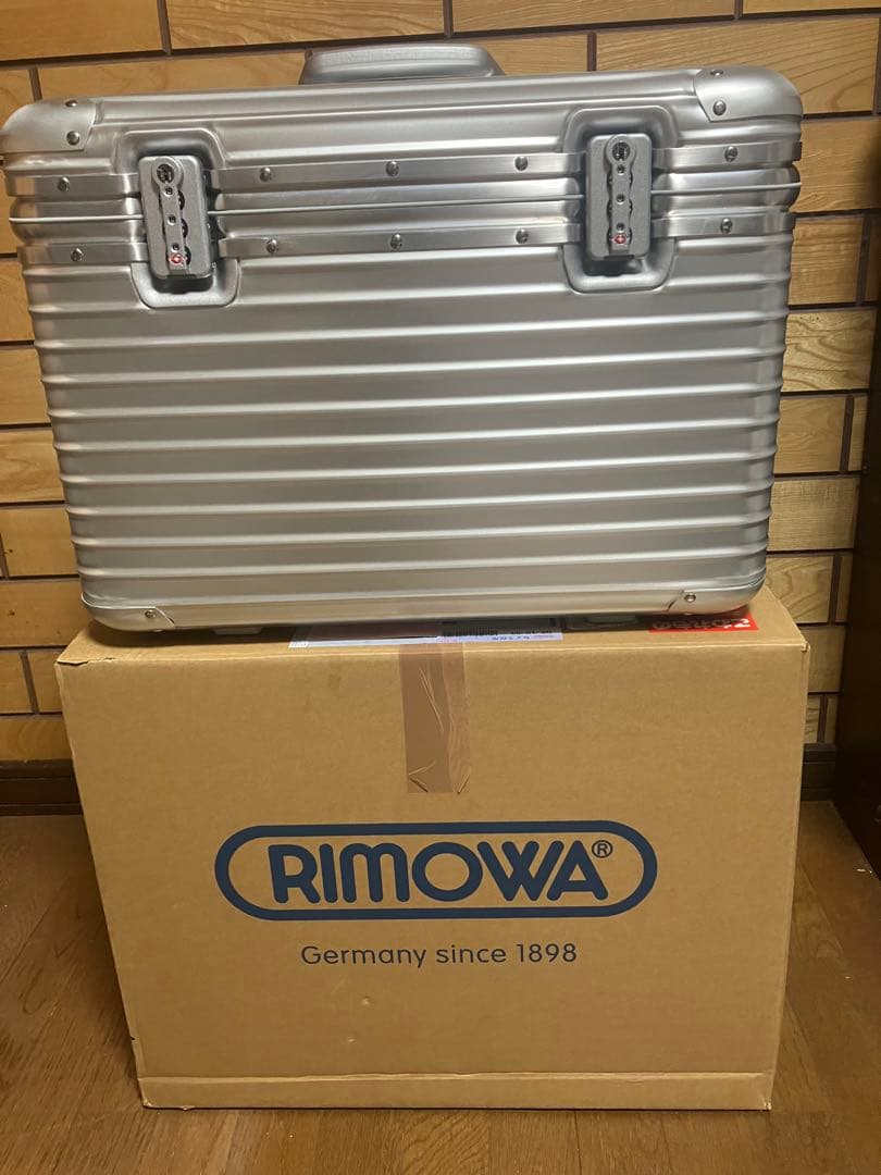 リモワ　パイロット　2輪