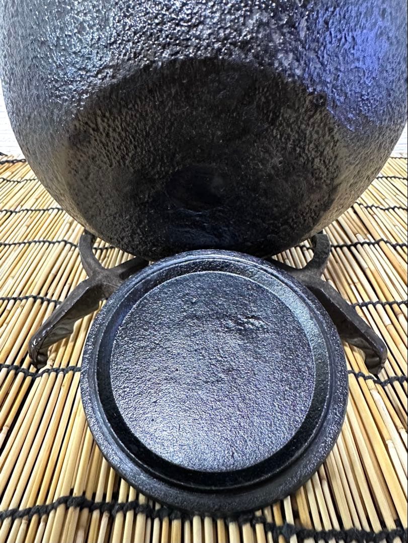 未使用品、供箱等付属品付　南部三厳堂造１５型アラレ　南部鉄瓶　南部鉄器　調理器具