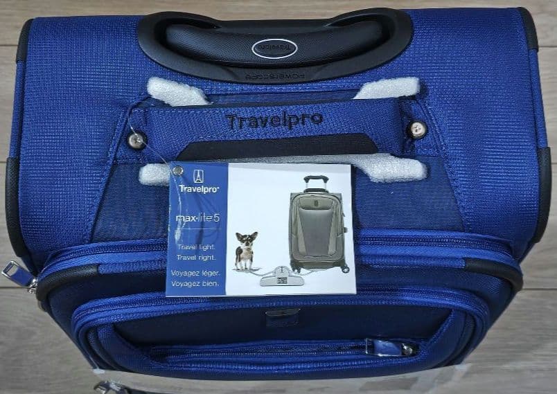 [Travelpro] Maxlite 5 22インチ 拡張可能スーツケース