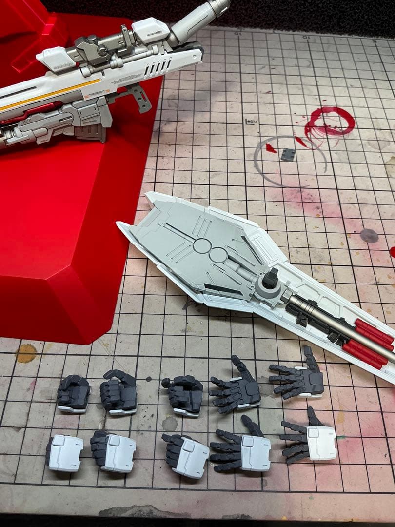 V-TIGER 製　RX-93 νガンダム　全塗装完成品