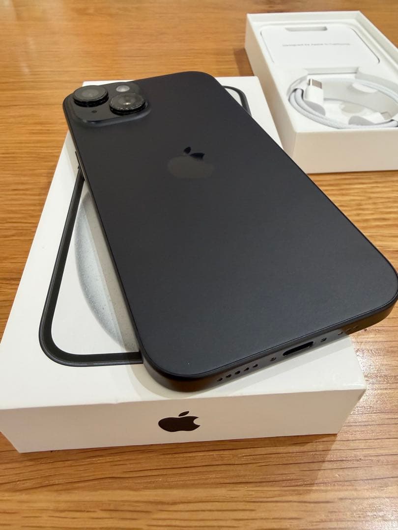 【美品】Apple iPhone 15 ブラック128GB SIMフリー