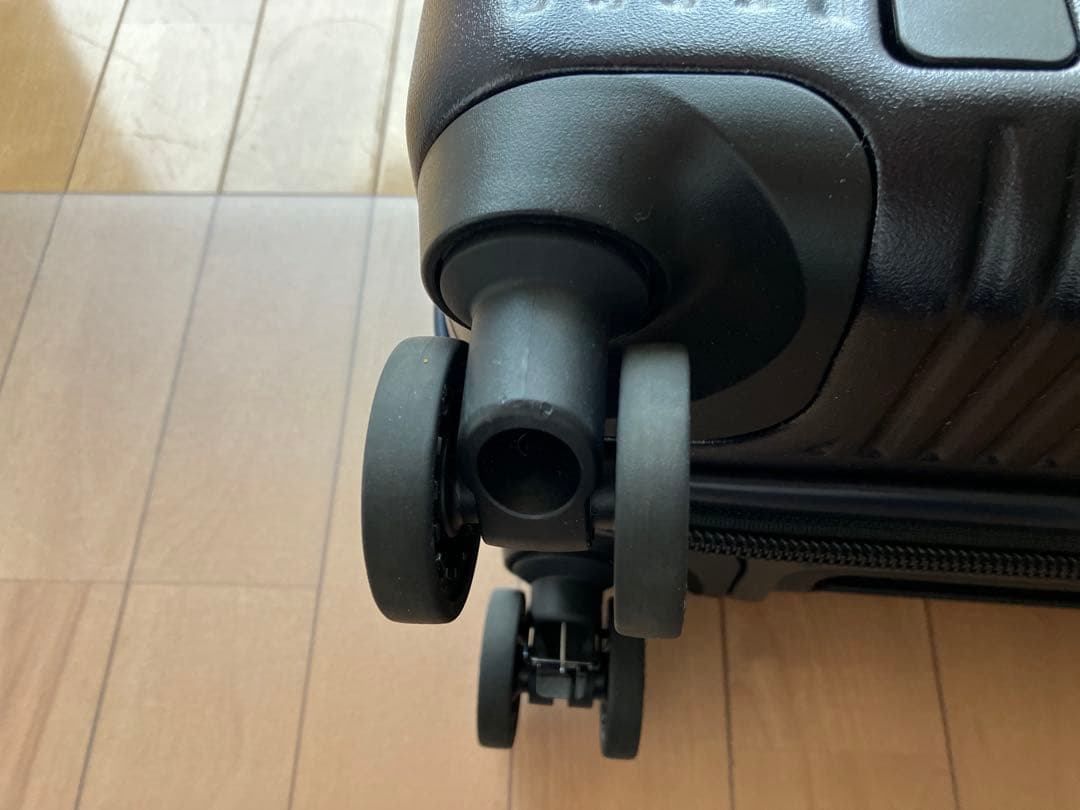 イノベーター　スーツケース　ダークネイビー　38L 機内持ち込み可